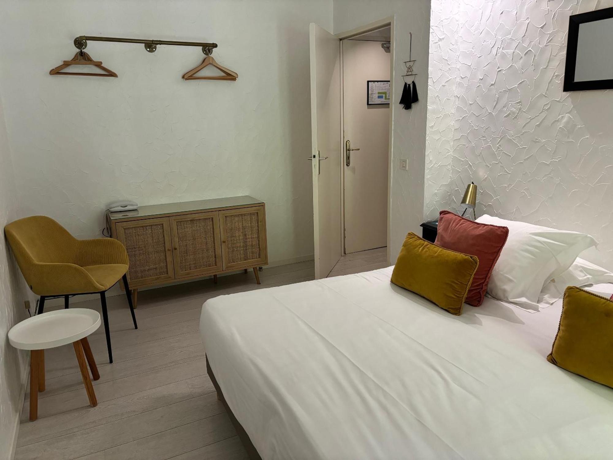 Logis Hotel La Sommellerie Шатонёф-дю-Пап Экстерьер фото